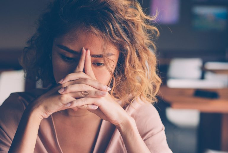 Closeup,Of,Sad,Young,Asian,Woman,At,Cafe,Leaning,Head